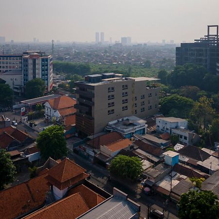 Stay.Vie Hotel Surabaya Exteriör bild