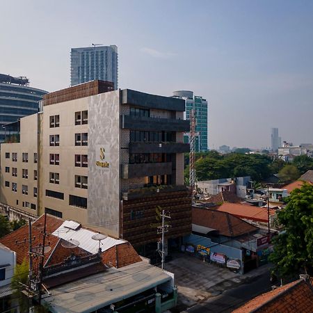Stay.Vie Hotel Surabaya Exteriör bild