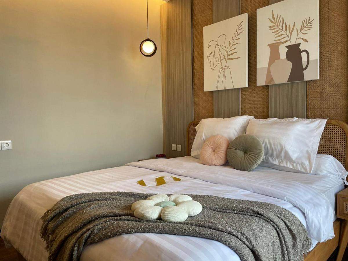 Stay.Vie Hotel Surabaya Exteriör bild
