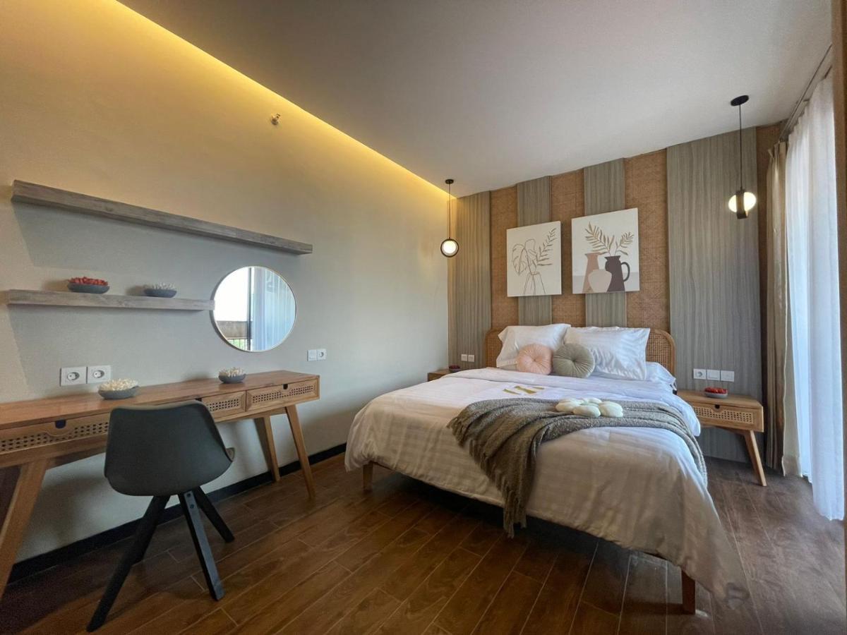 Stay.Vie Hotel Surabaya Exteriör bild