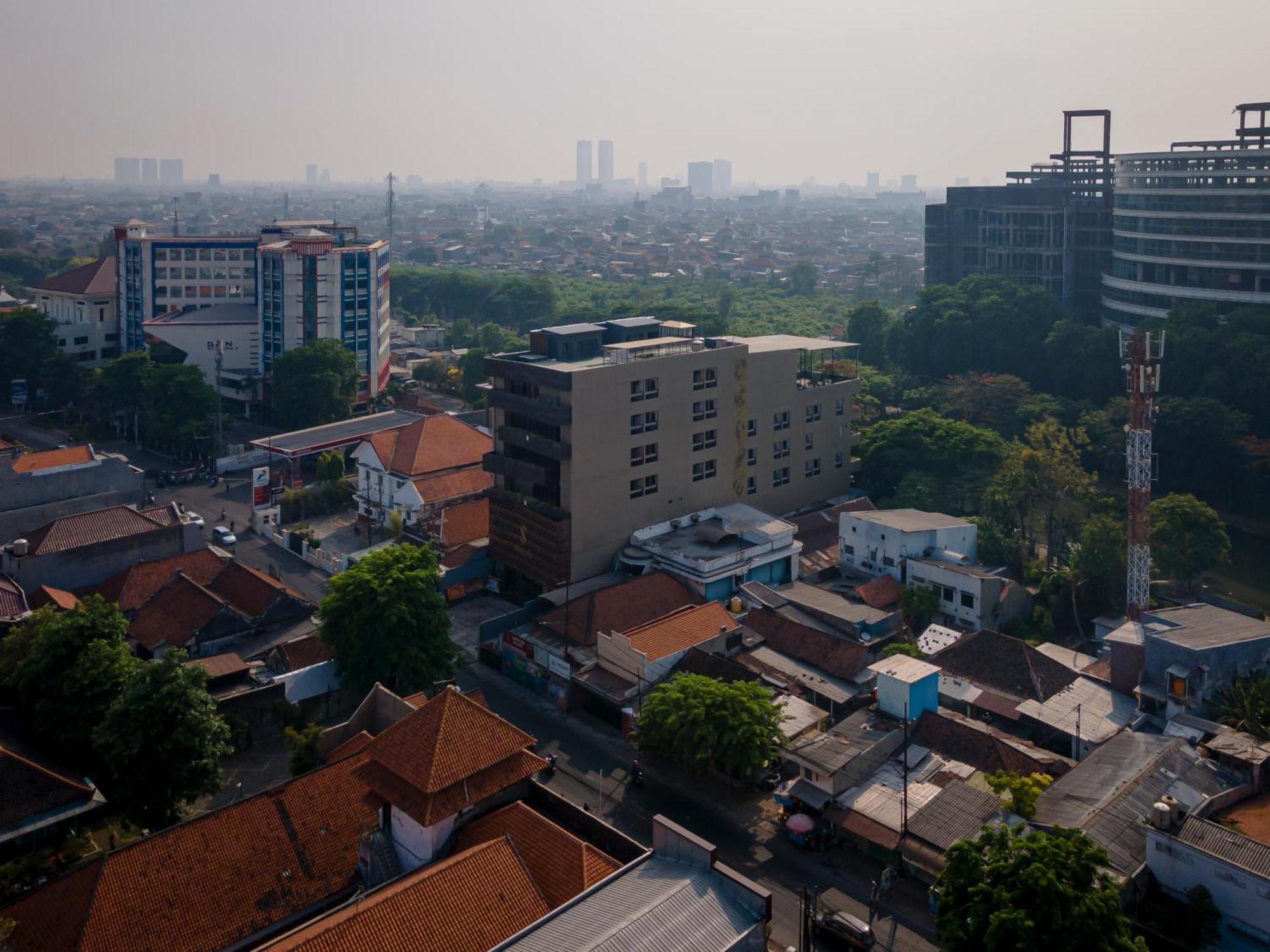Stay.Vie Hotel Surabaya Exteriör bild