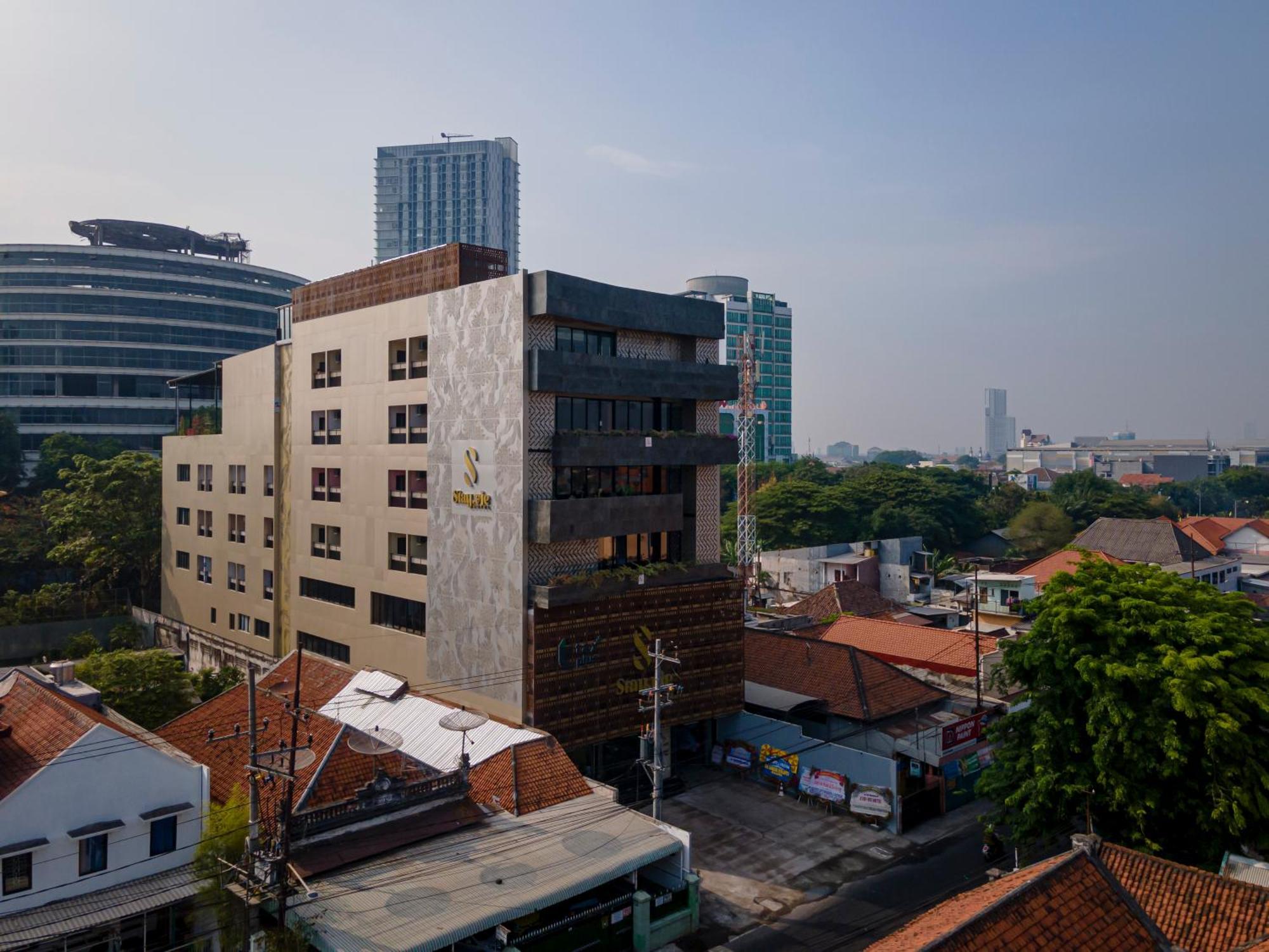 Stay.Vie Hotel Surabaya Exteriör bild
