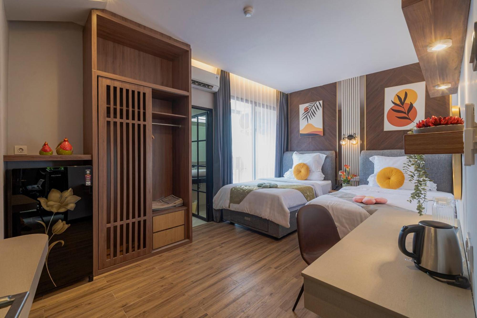 Stay.Vie Hotel Surabaya Exteriör bild