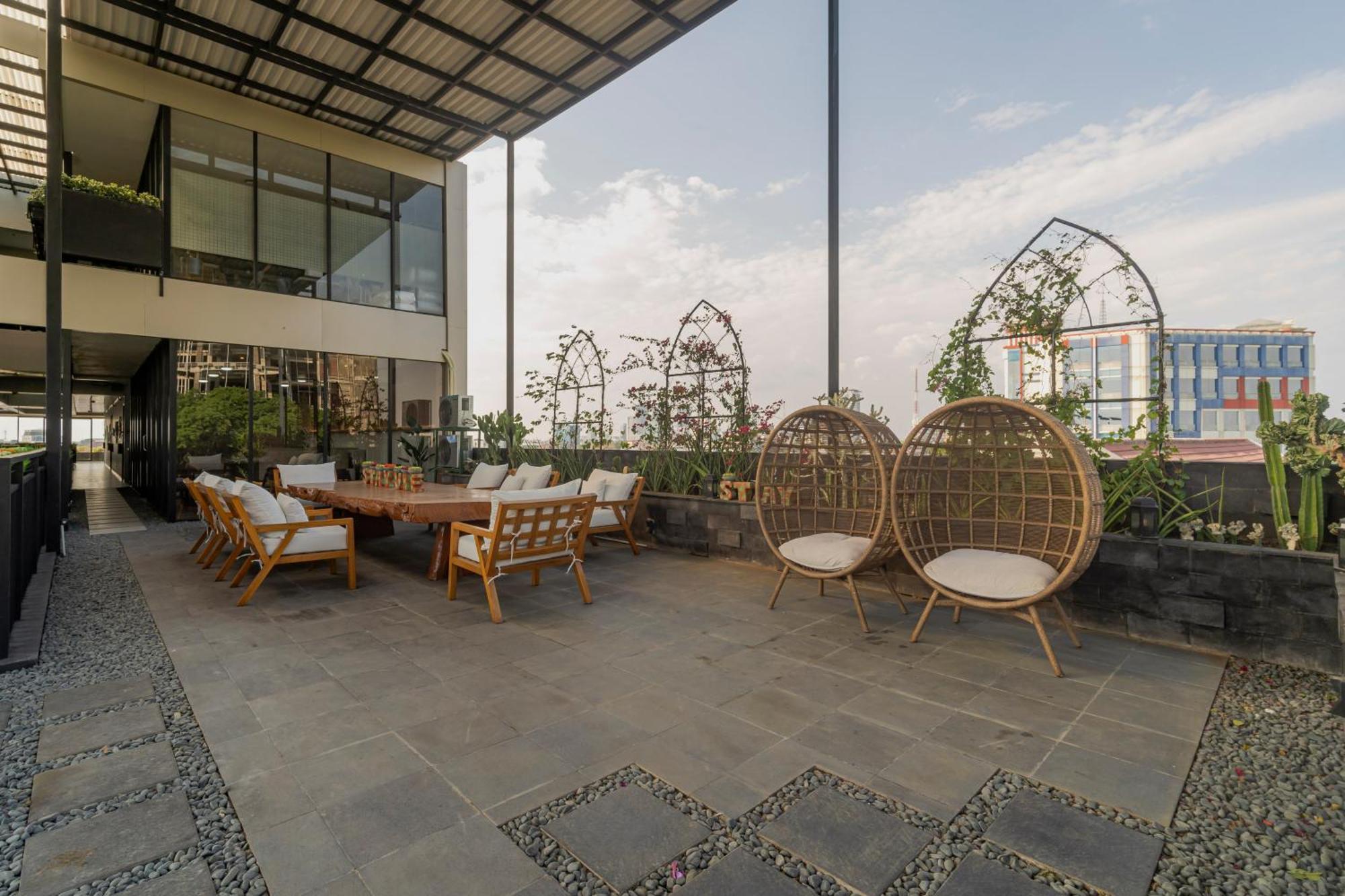 Stay.Vie Hotel Surabaya Exteriör bild