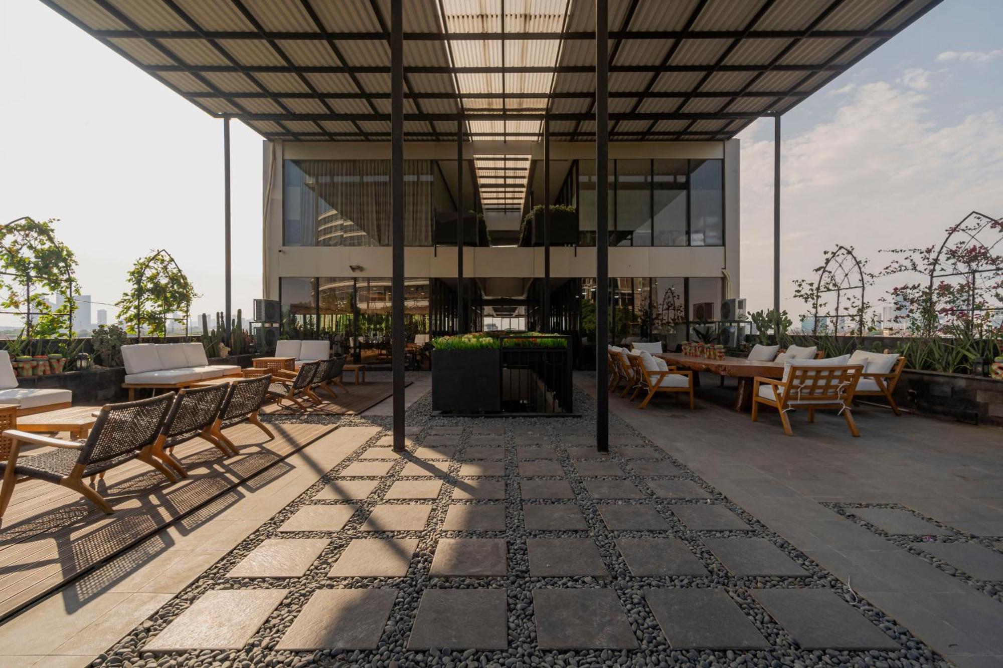 Stay.Vie Hotel Surabaya Exteriör bild