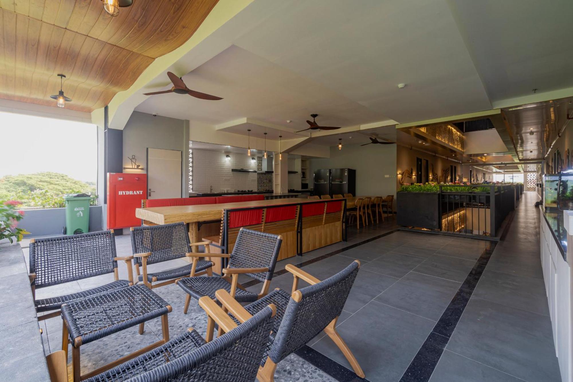 Stay.Vie Hotel Surabaya Exteriör bild