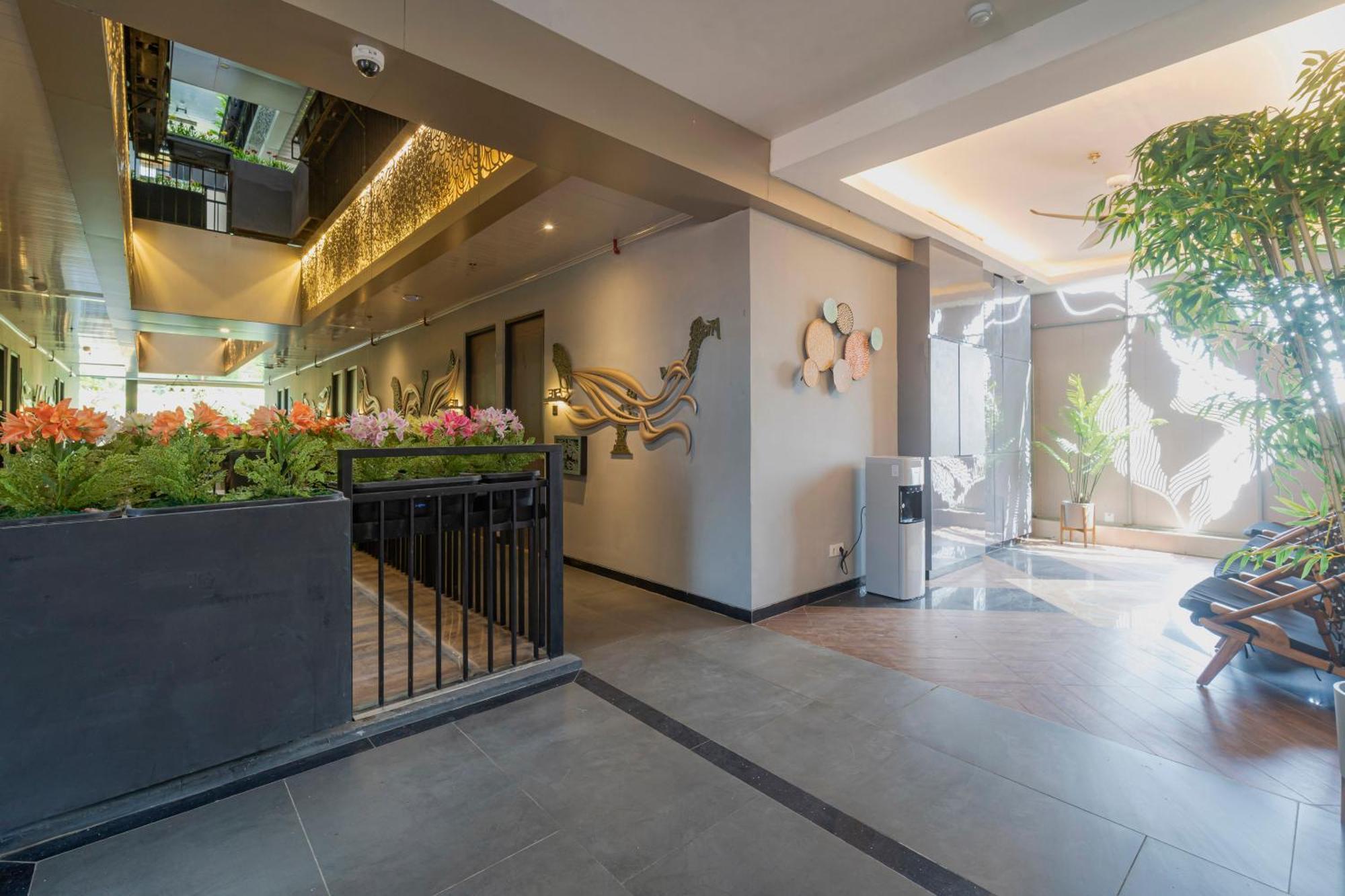 Stay.Vie Hotel Surabaya Exteriör bild