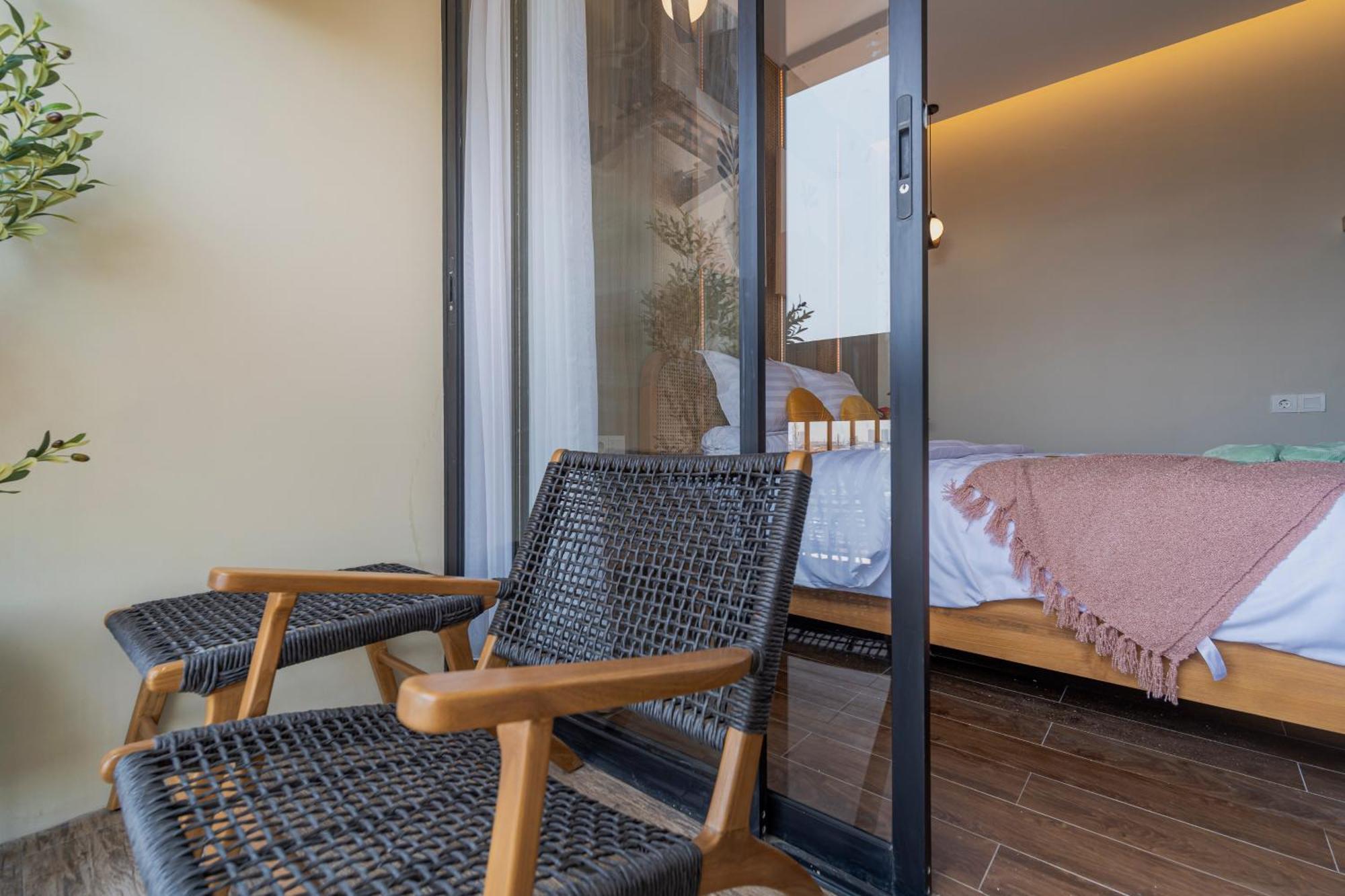 Stay.Vie Hotel Surabaya Exteriör bild