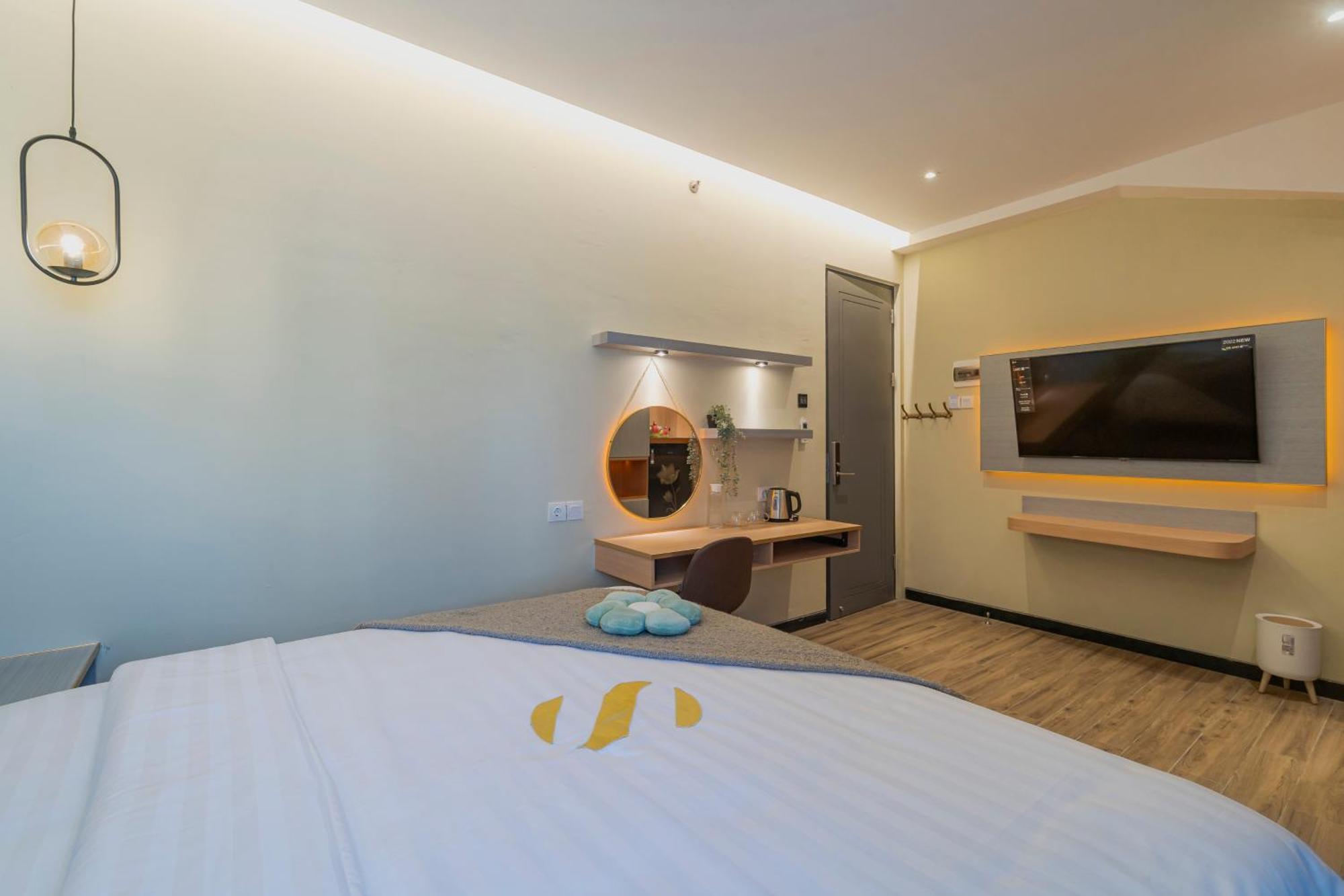 Stay.Vie Hotel Surabaya Exteriör bild