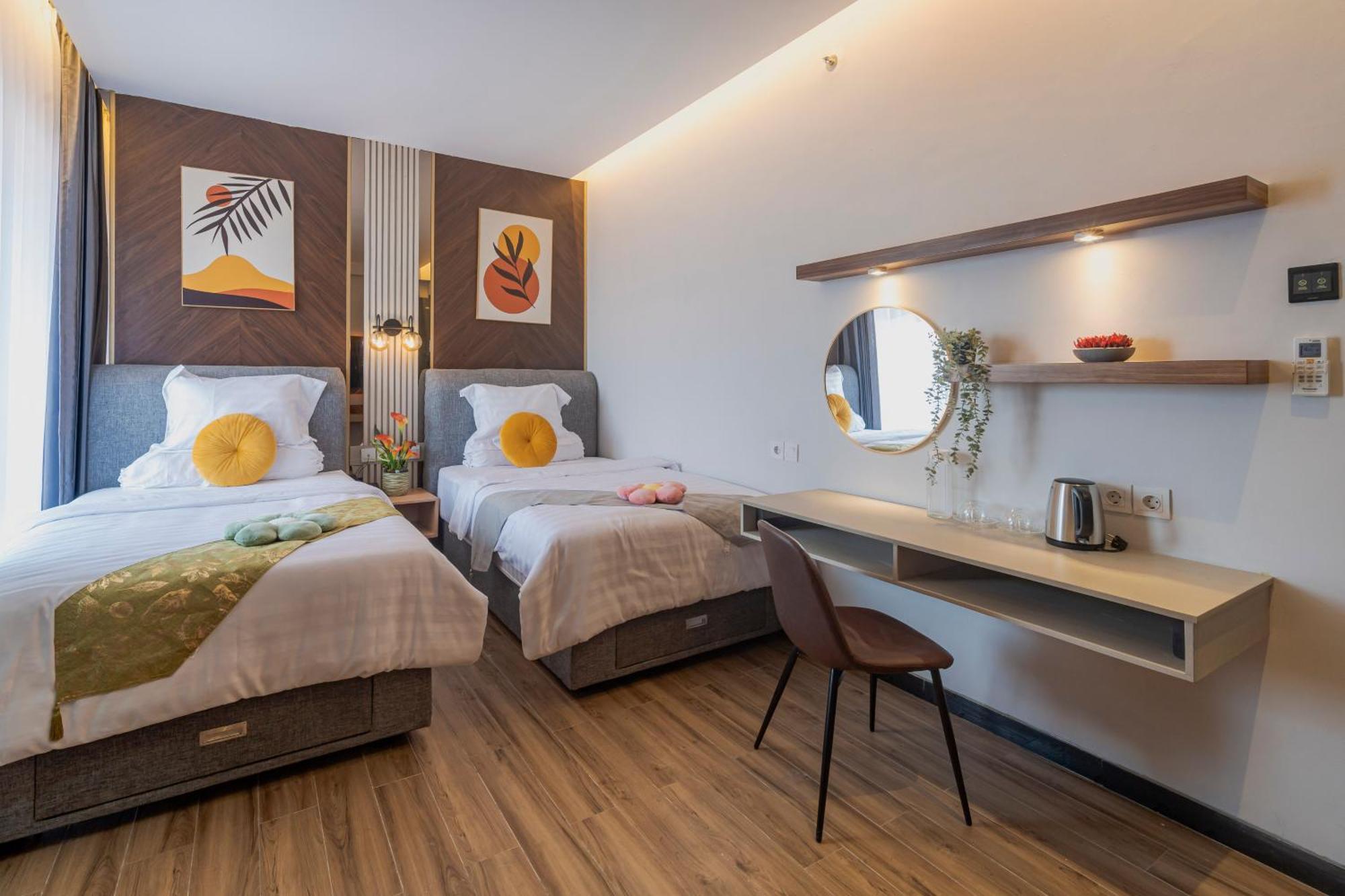 Stay.Vie Hotel Surabaya Exteriör bild